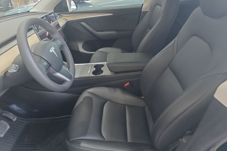 Tesla Model Y 2023 immagine di auto #15