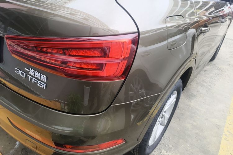 Audi Q3 2018 car image #8