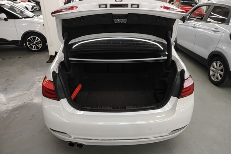 BMW 3 Series 2018 #19 BMW 3 Series 2018 car image #19