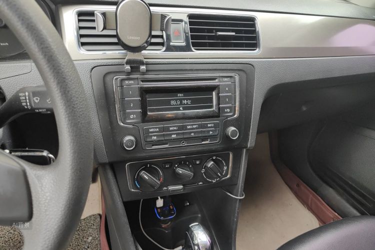 Volkswagen Santana 2015 car image #15