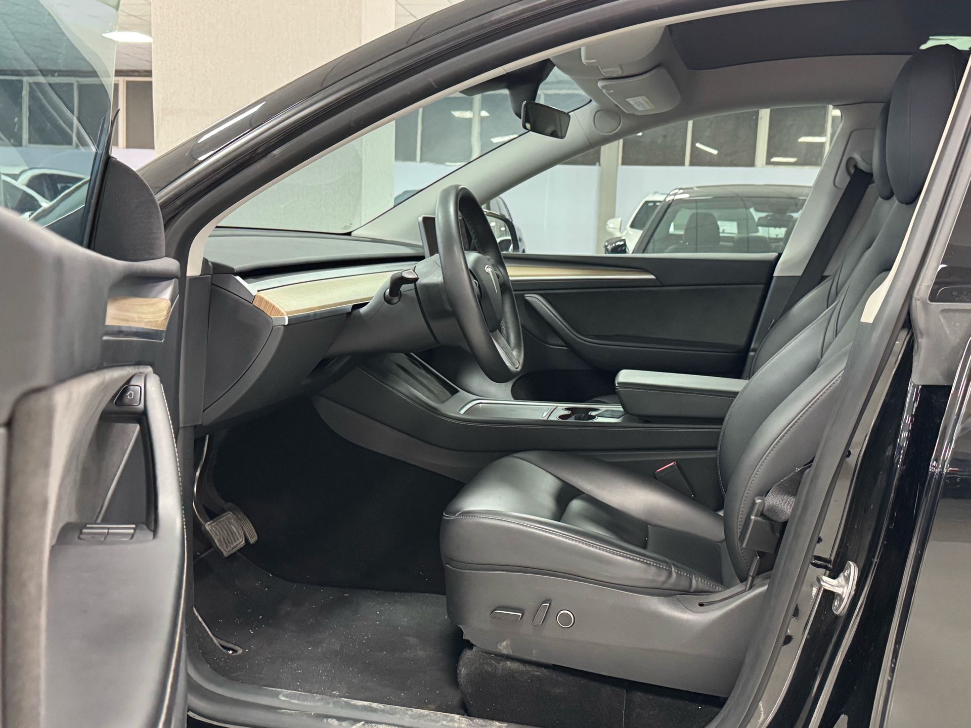 Tesla Model Y 2022 #2 Tesla Model Y 2022 car image #2