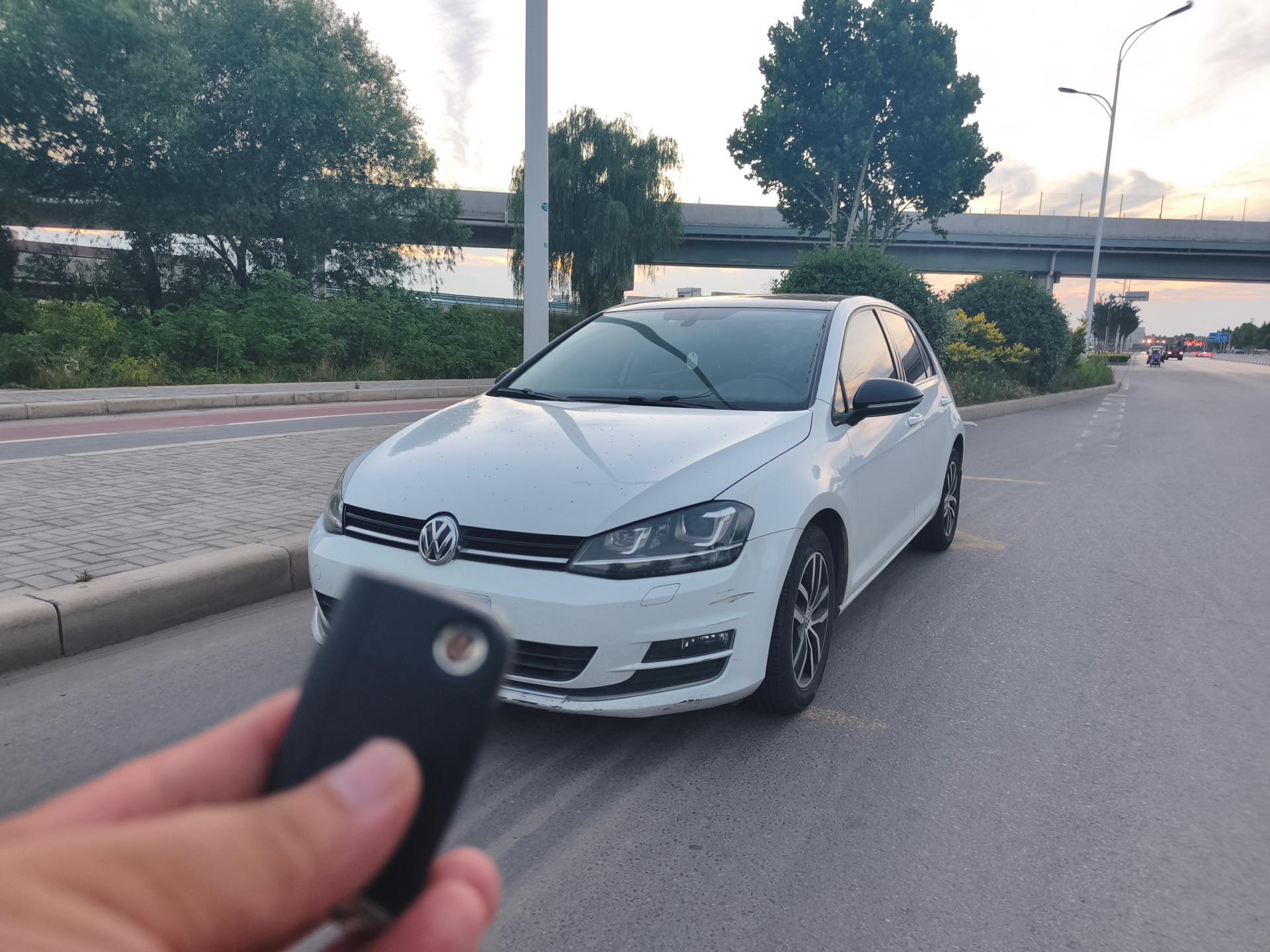 2016 2016 car image