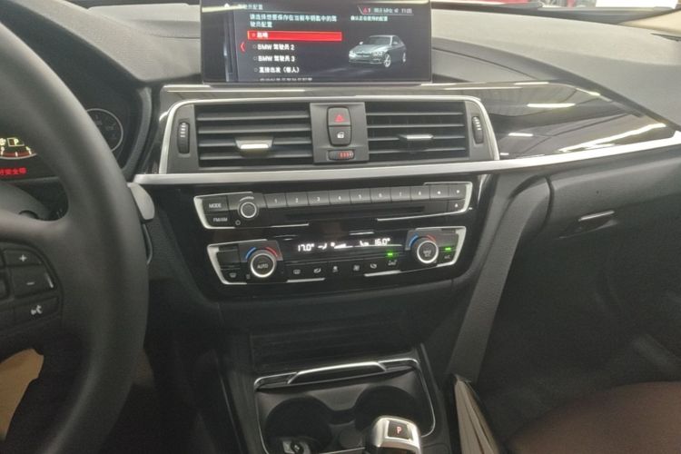 BMW 3 Series 2019 car image #13