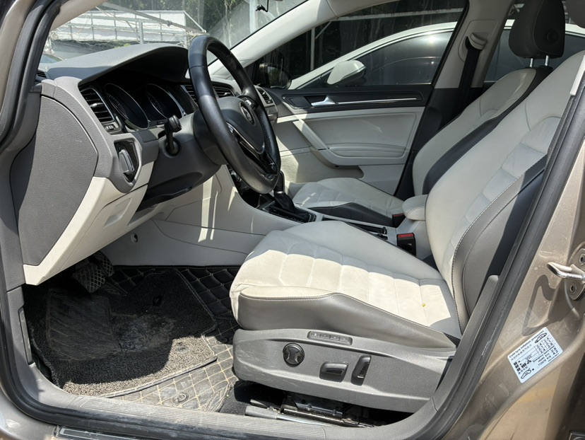 Volkswagen Golf 2018 car image #4