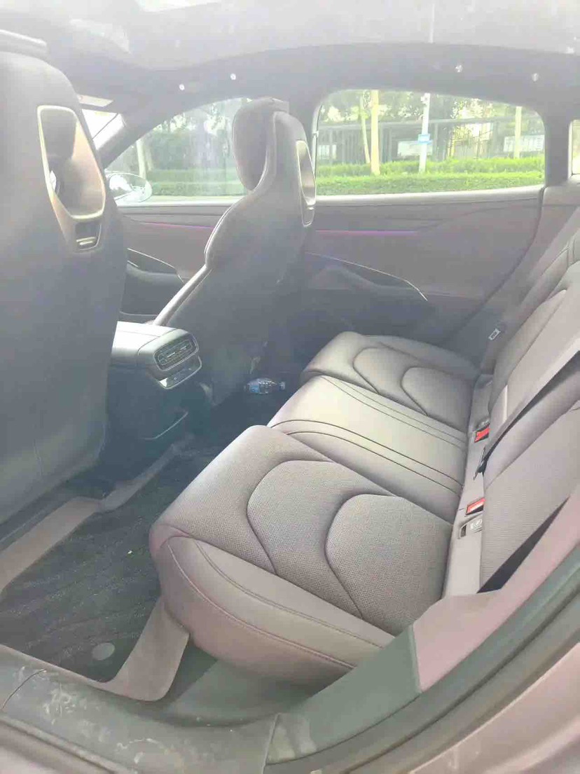 MI SU7 2025 car image #4