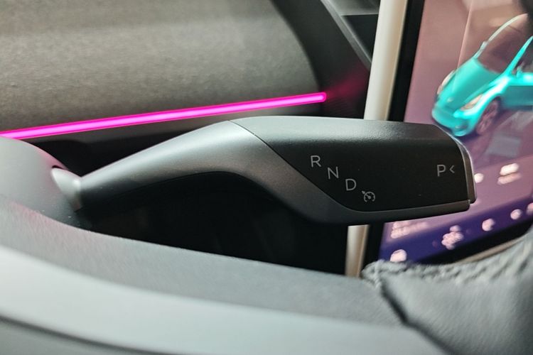 Tesla Model Y 2024 #14 Tesla Model Y 2024 car image #14