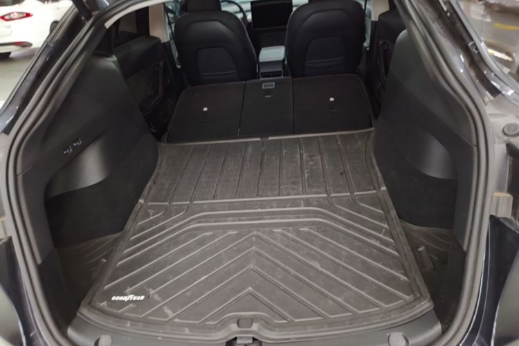 Tesla Model Y 2024 car image #19