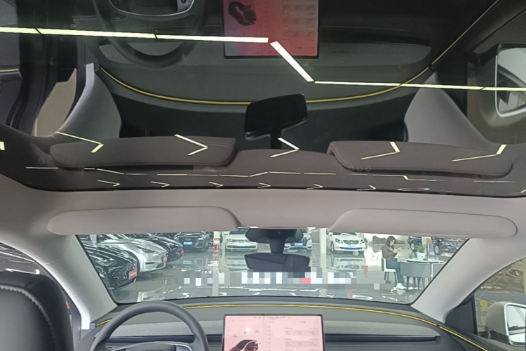 Tesla Model Y 2025 #18 Tesla Model Y 2025 car image #18