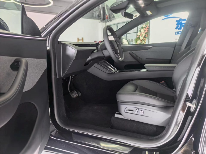 Tesla Model Y 2026 #4 Tesla Model Y 2026 car image #4