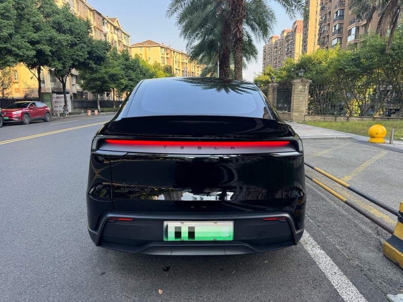 Tesla Model Y 2026 car image #3
