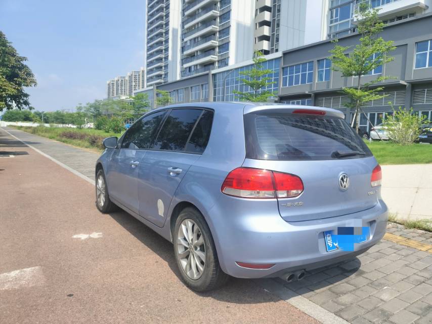 Volkswagen Golf 2011 car image #4