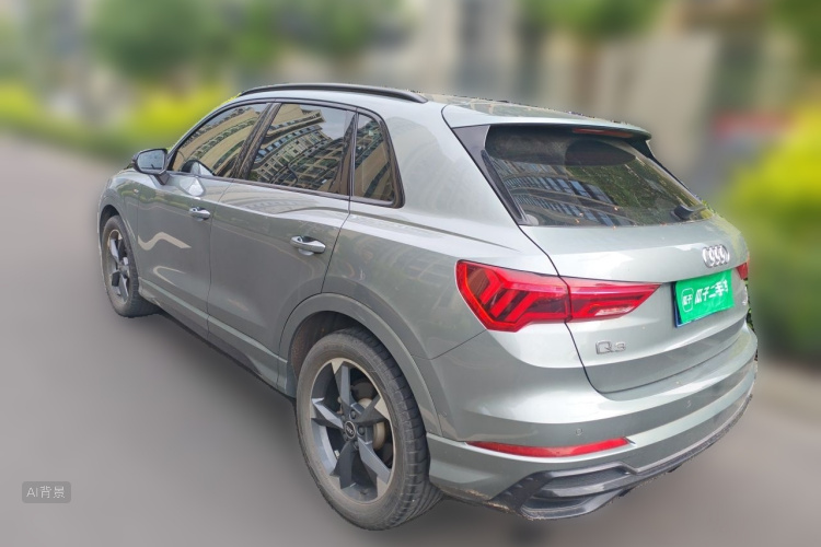 Audi Q3 2022 car image #5