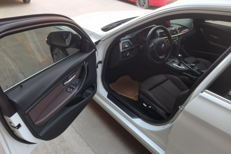 BMW 3 Series 2018 #12 BMW 3 Series 2018 car image #12