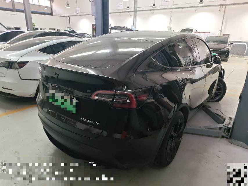 Tesla Model Y 2024 car image #2