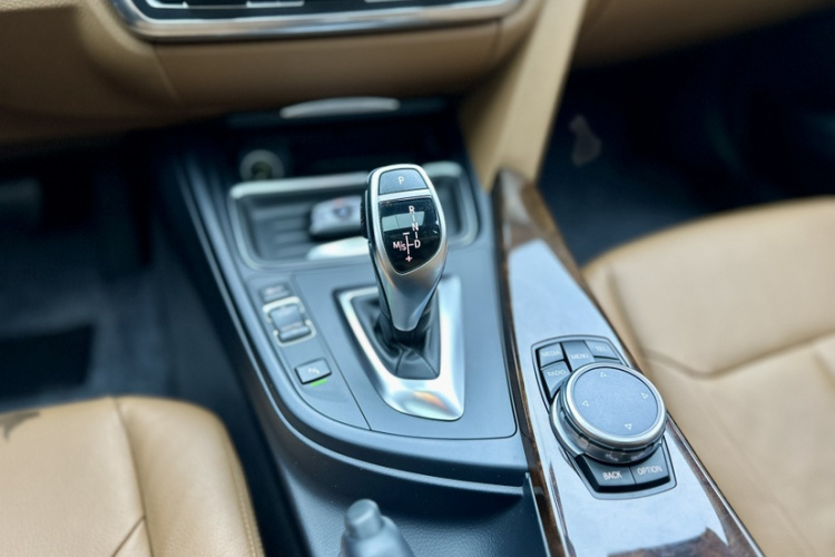BMW 3 Series 2015 #18 BMW 3 Series 2015 car image #18