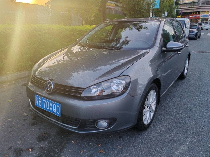 Volkswagen Golf 2012 car image 
