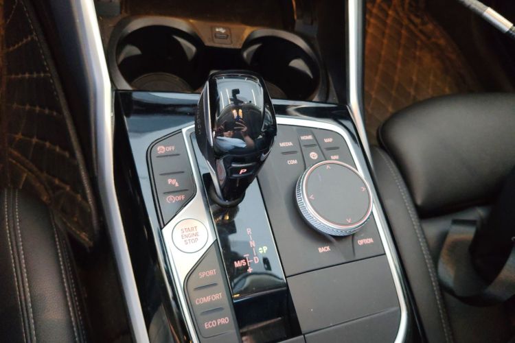 BMW 3 Series 2019 car image #14