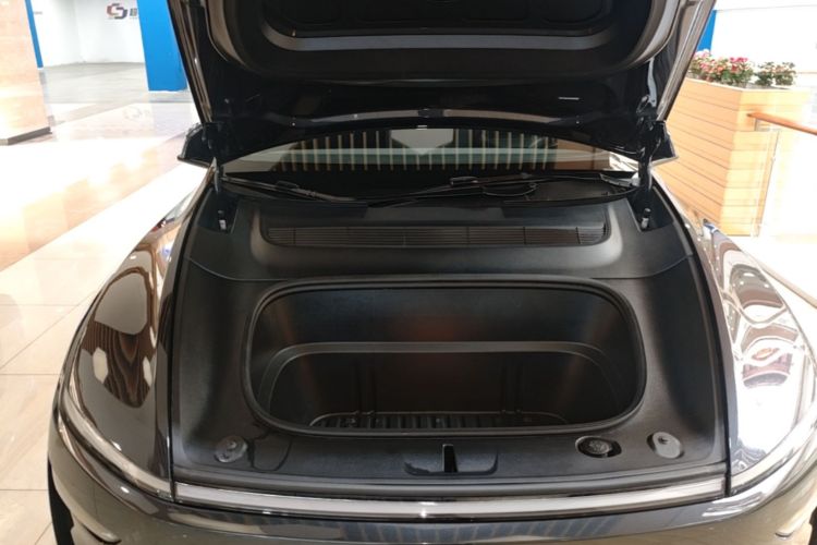 Tesla Model Y 2025 car image #22