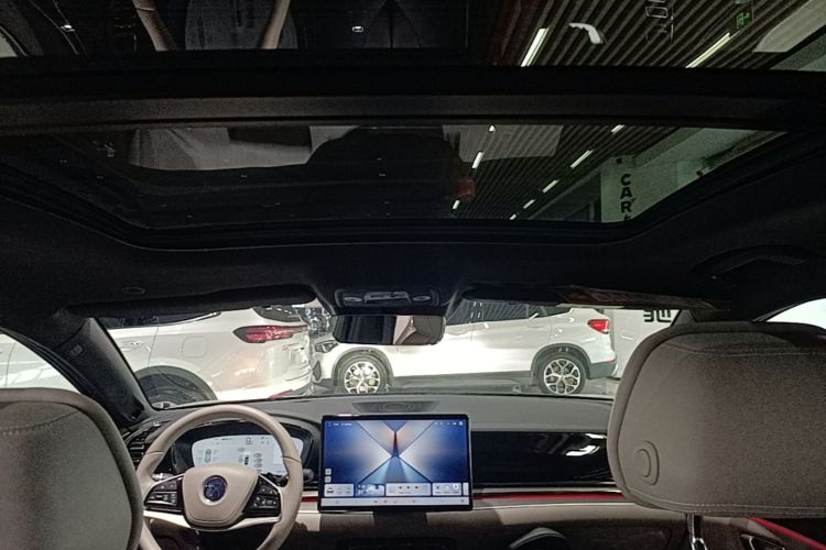 BYD Han 2025 car image #18