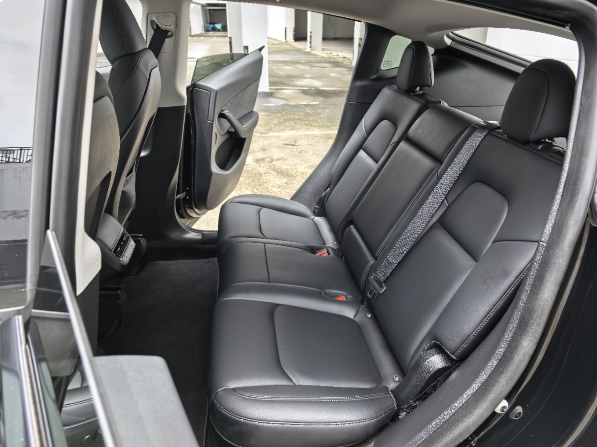 Tesla Model Y 2023 car image #7