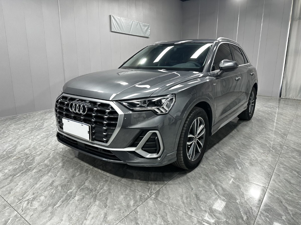 Audi Q3 2023 car image #3
