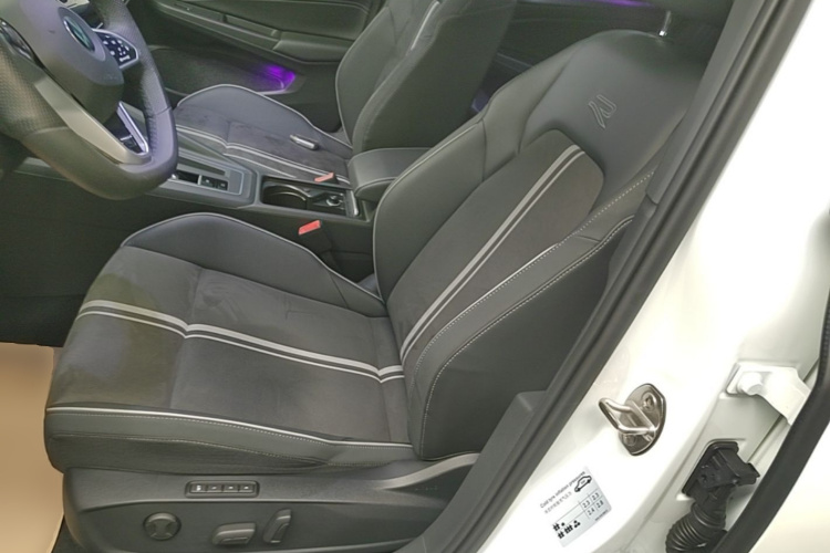 Volkswagen Golf 2024 #15 Volkswagen Golf 2024 صورة سيارة #15