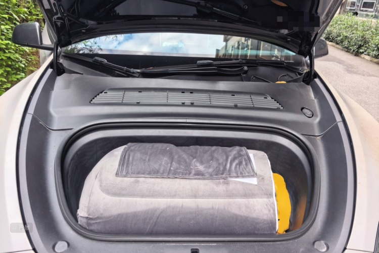 Tesla Model Y 2022 car image #22