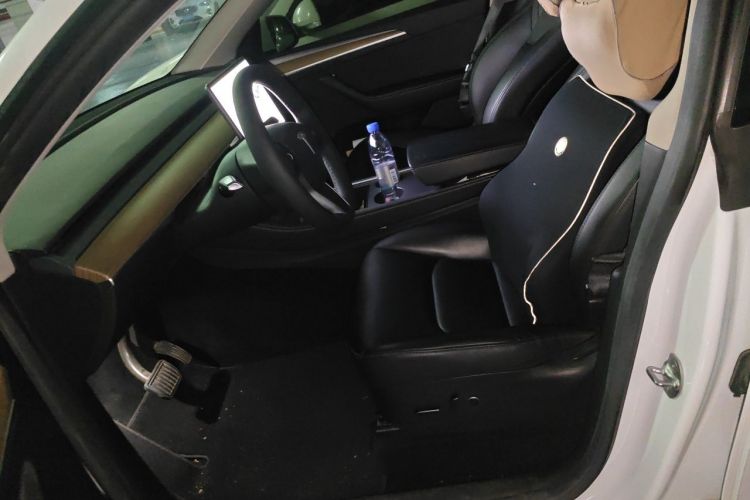 Tesla Model Y 2022 car image #19