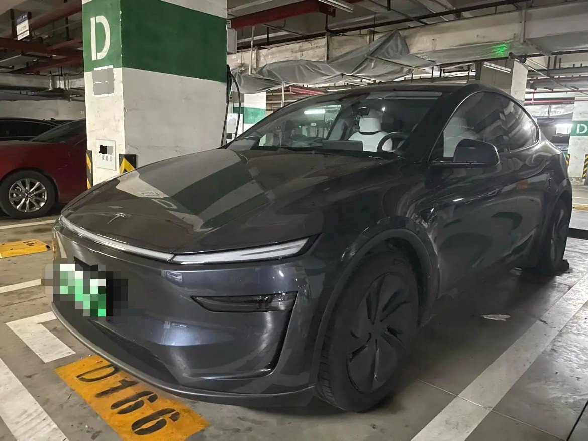 Tesla Model Y 2025 Tesla Model Y 2025 car image