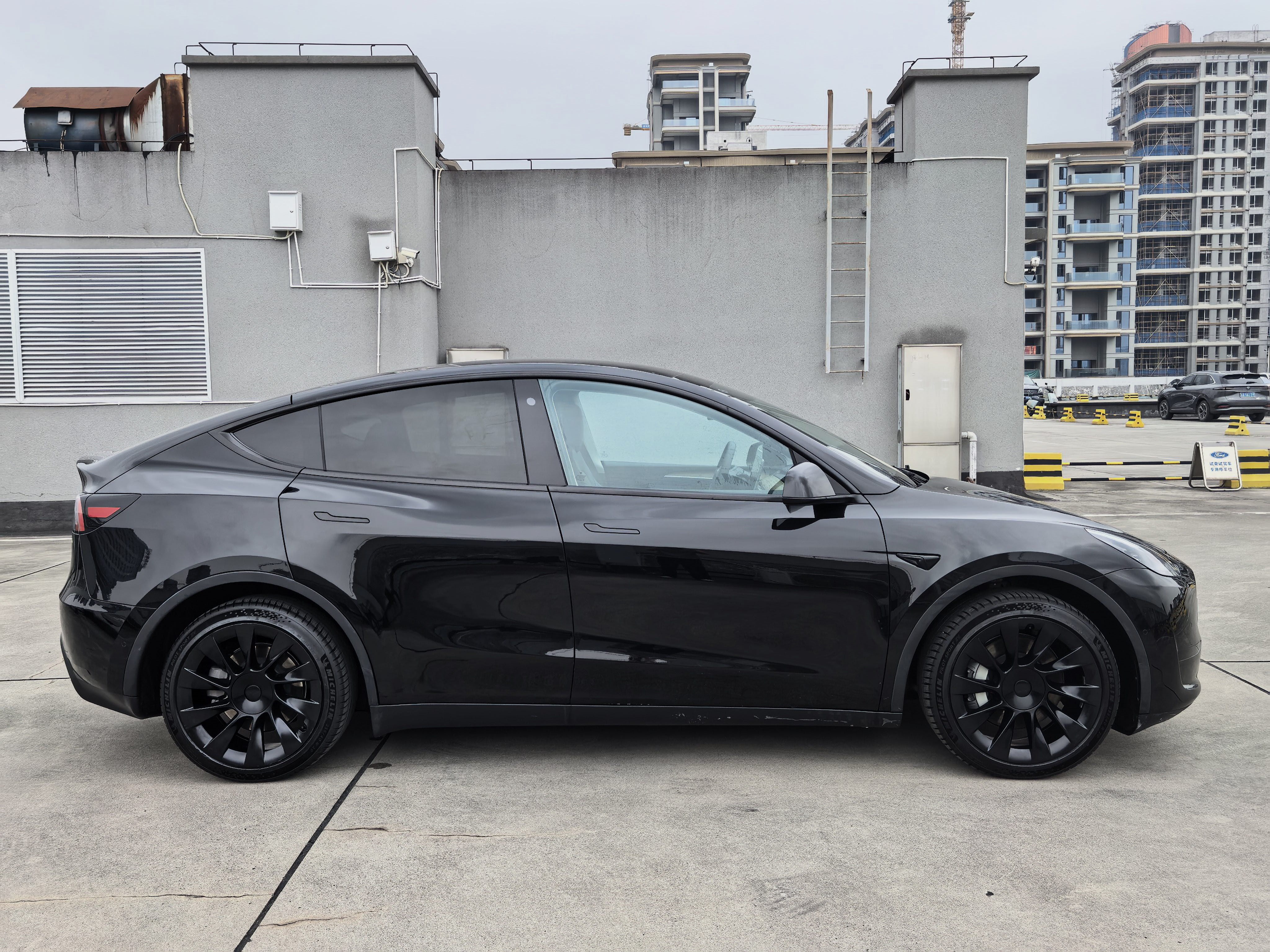 Tesla Model Y 2022 car image #3
