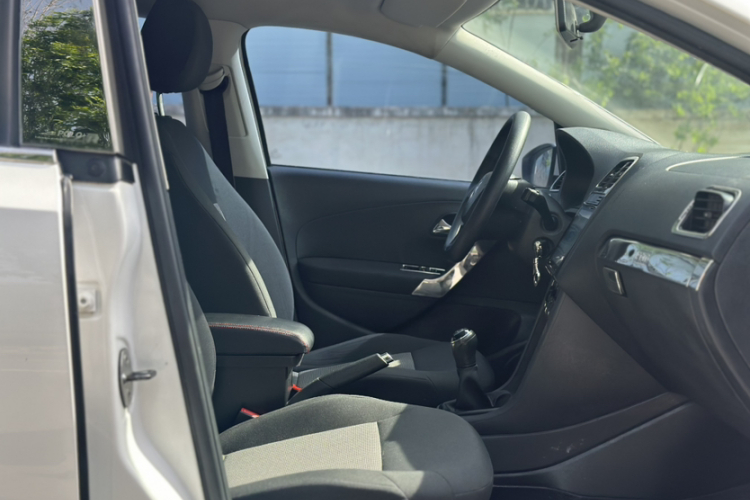 Volkswagen Polo 2017 #18 Volkswagen Polo 2017 car image #18
