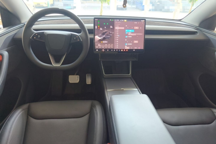 Tesla Model Y 2025 car image #10