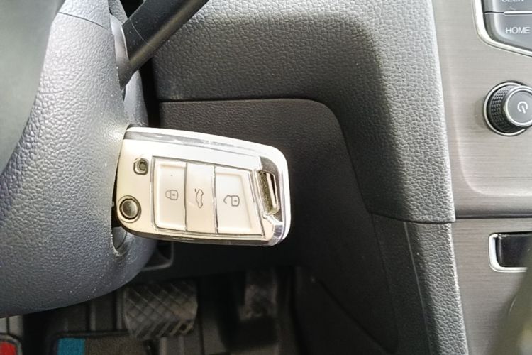 Volkswagen Golf 2016 car image #9