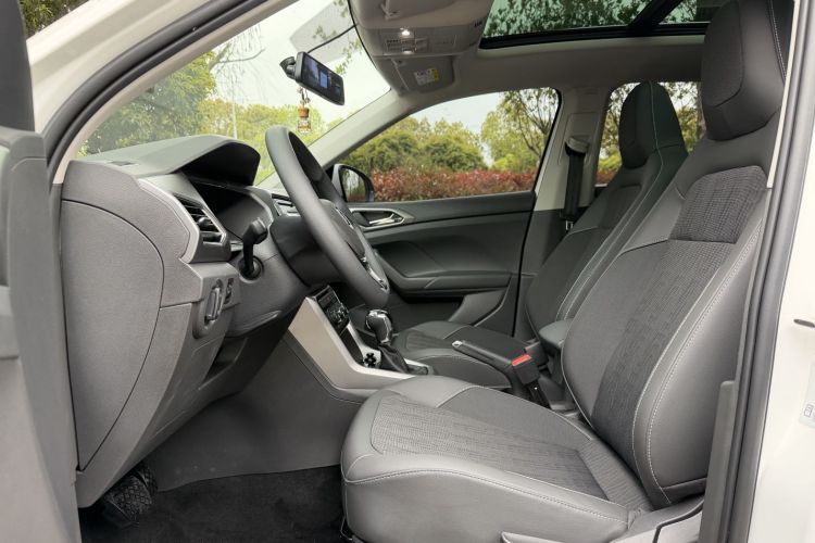 Volkswagen T-Cross 2020 car image #16