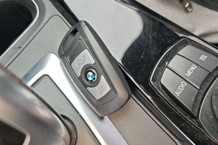BMW 3 Series 2017 #9 BMW 3 Series 2017 car image #9