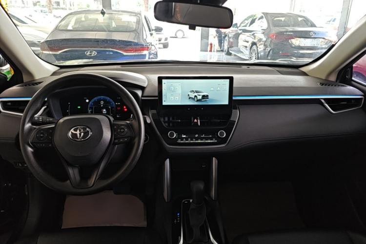 Toyota Corolla Cross 2025 immagine di auto #10