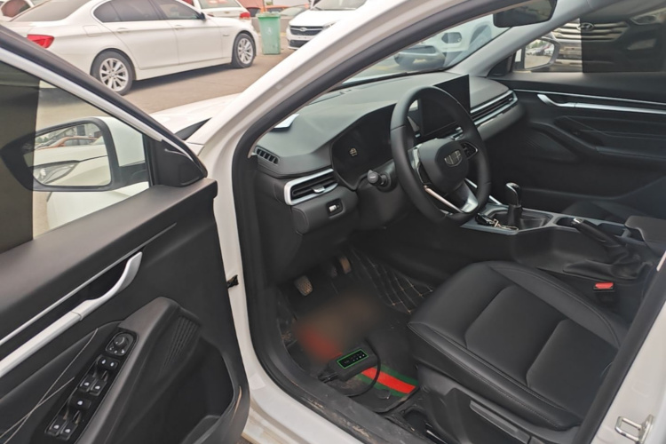 GEELY Emgrand 2024 car image #12