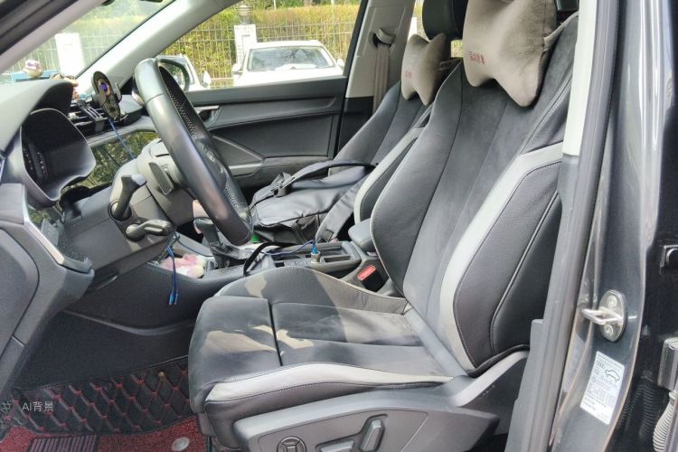 Audi Q3 2020 car image #17