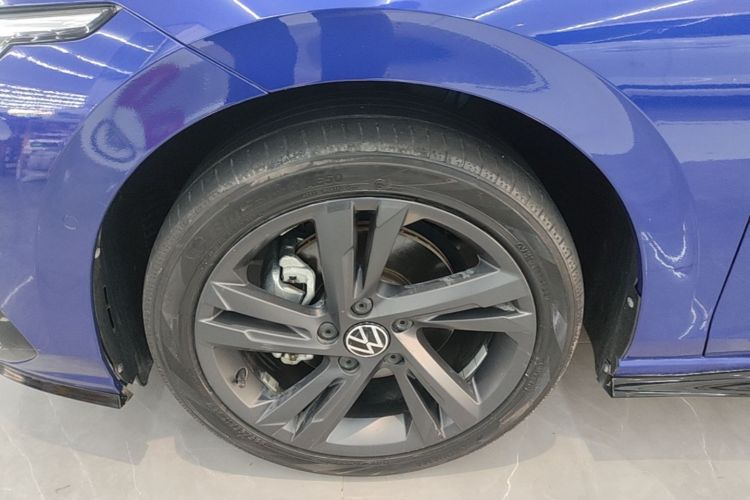 Volkswagen Golf 2021 car image #9
