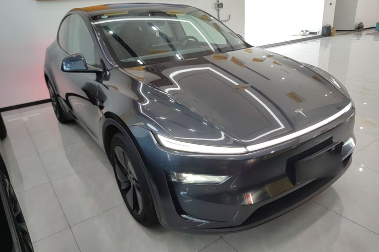 Tesla Model Y 2025 #4 Tesla Model Y 2025 car image #4
