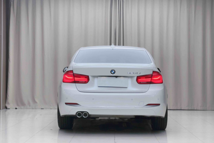 BMW 3 Series 2019 car image #6