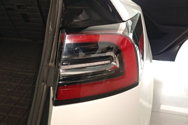 Tesla Model Y 2022 car image #8