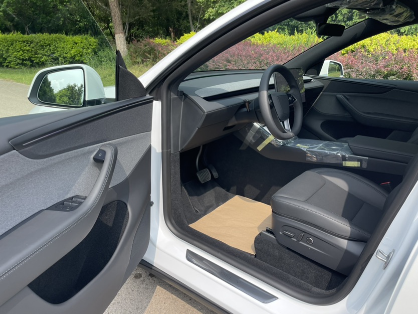 Tesla Model Y 2026 #3 Tesla Model Y 2026 car image #3