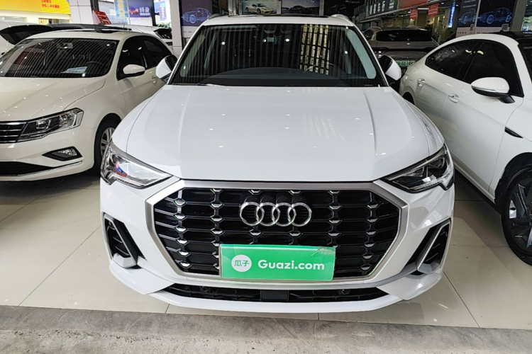 Audi Q3 2020 car image #3