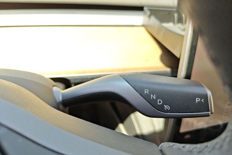 Tesla Model Y 2022 immagine di auto #14