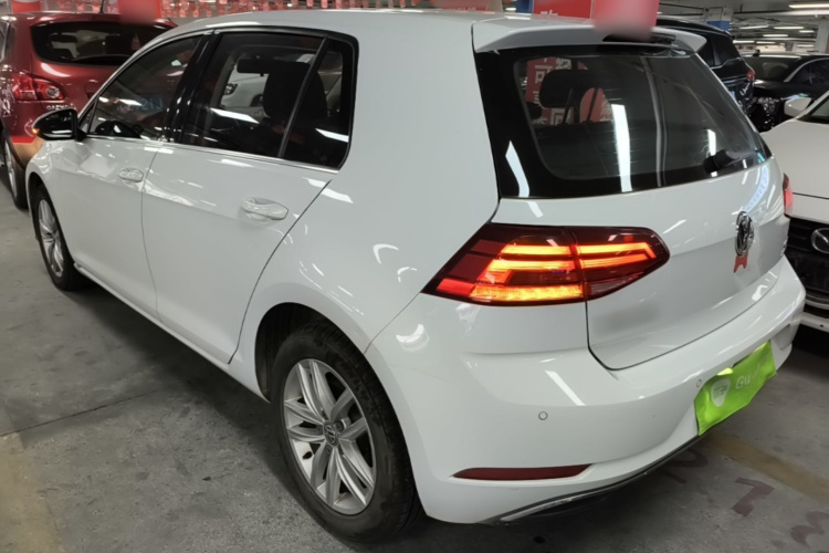 Volkswagen Golf 2018 car image #5