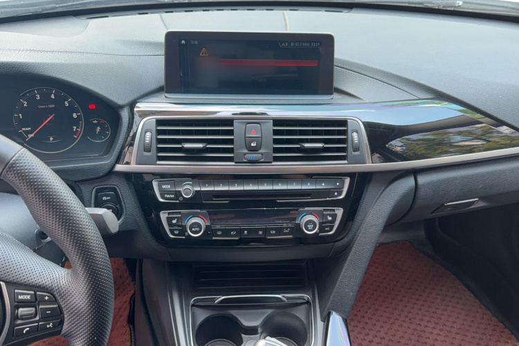 BMW 3 Series 2019 car image #9