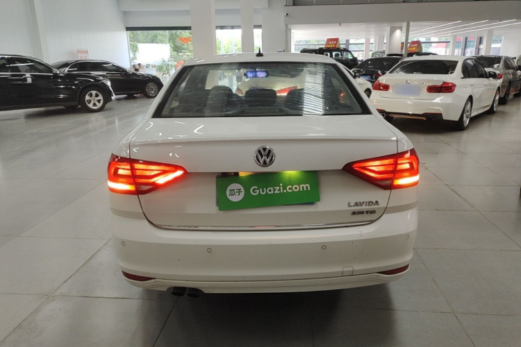 Volkswagen Lavida 2018 car image #6