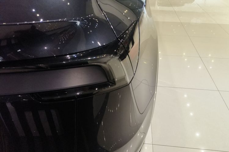 Tesla Model Y 2025 #8 Tesla Model Y 2025 car image #8