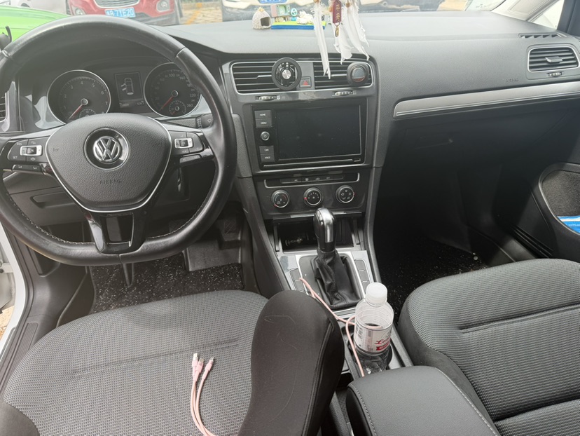 Volkswagen Golf 2019 car image #4